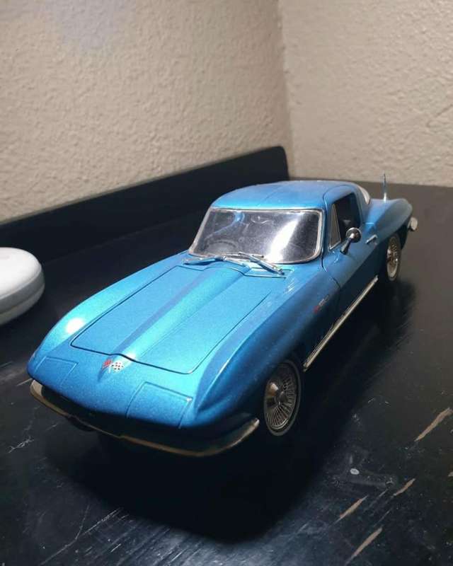 1965 Chevrolet corvette stingray (Maisto)