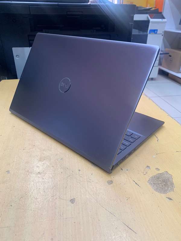 Dell Vostro 3510 i5 1135G7 / 16GB Ram / 256GB SSD / 15.6" FHD Display