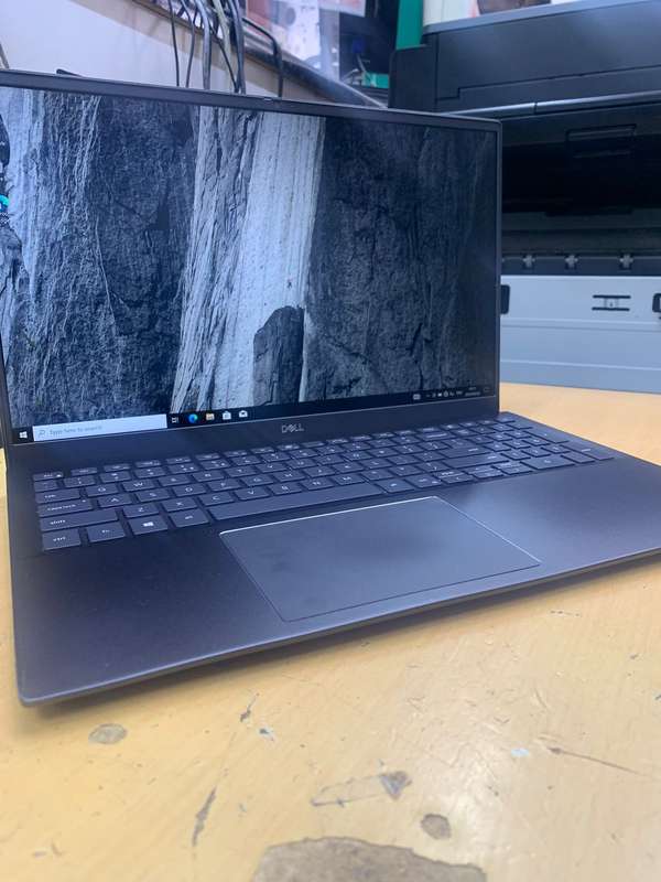 Dell Vostro 3510 i5 1135G7 / 16GB Ram / 256GB SSD / 15.6" FHD Display