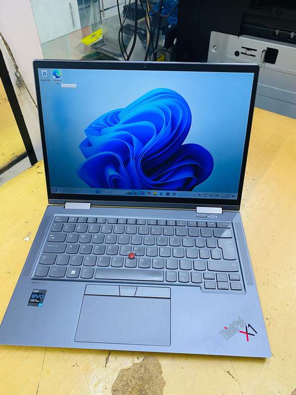 Lenovo ThinkPad X1 Yoga G6 14-inch HD 2-in-1 Laptop - Core i7, 11th Gen, 256Gb ssd, 32Gb Ram, Win 11