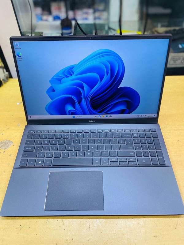 Dell Vostro 15 Laptop  11th Gen Intel Core i5-1135G7, 16GB Ram, 256GB  SSD, 15.6 , Win 11