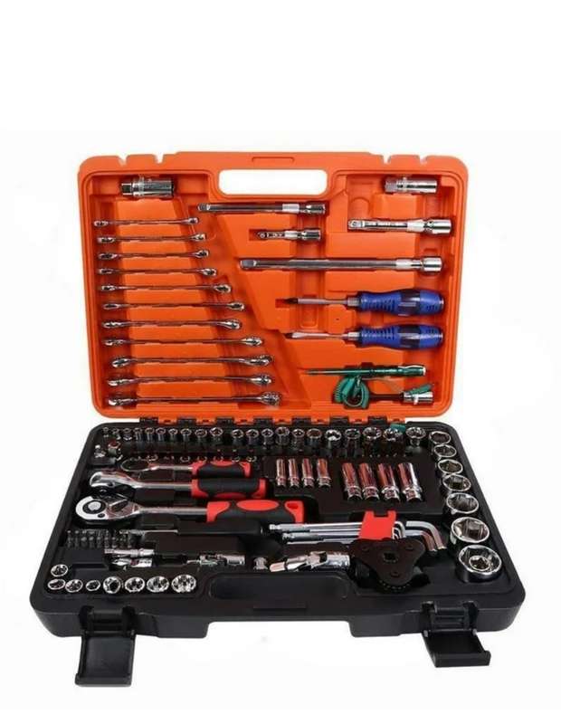 121 Piece Combination Socket and Wrench Set