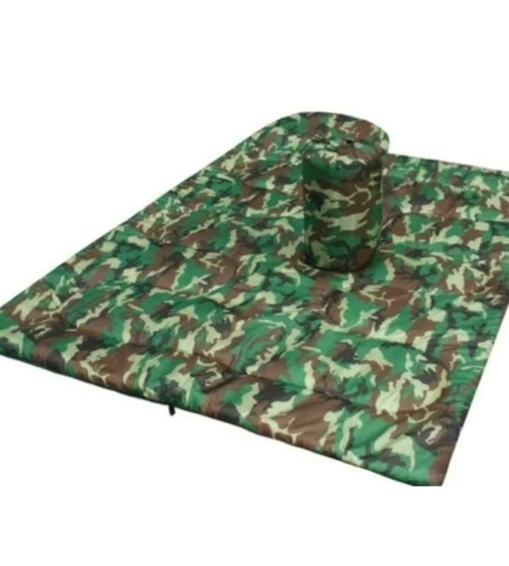 Camouflage Single Person  Envelope Sleeping Bag with Carrying Bag Sleeping Bag (Multicolour)