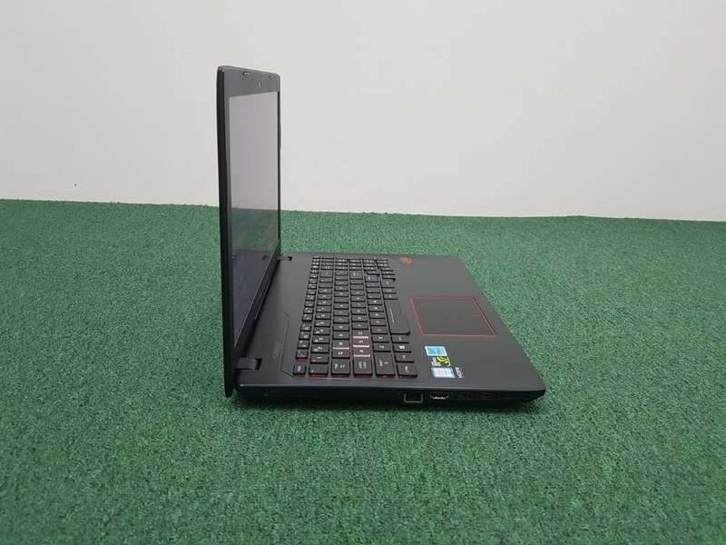 Asus ROG Strix Gaming i5 7th Gen, 32GB Ram, 500GB M.2 Nvem, 1TB, GTX 1050 4GB GDDR5, Battery 100%