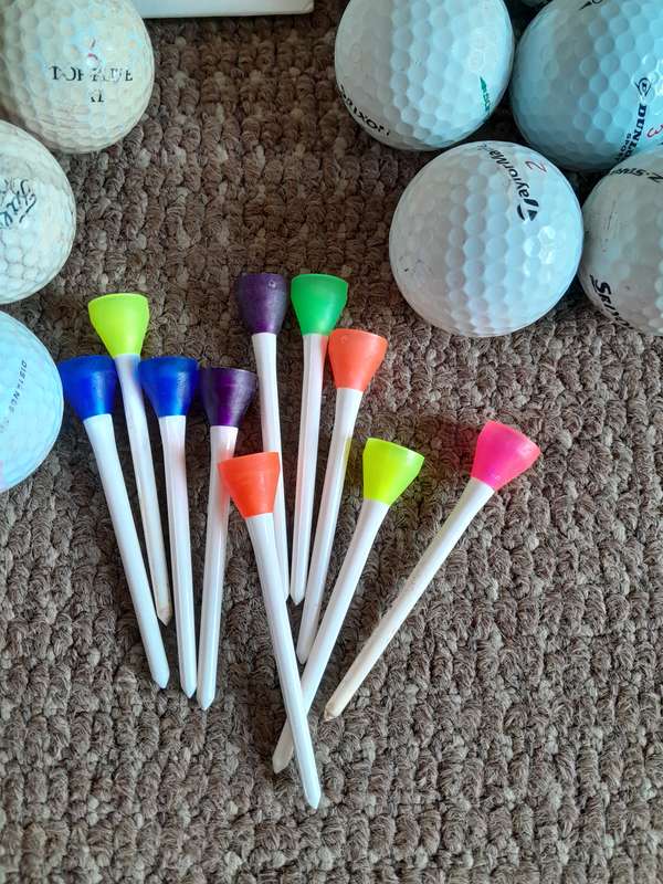 31xSecond Hand Used Golf Balls & Tees Bundle