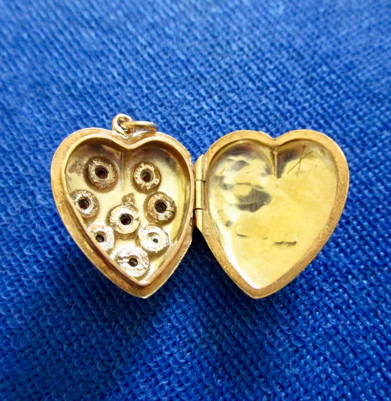 Antique 2.6 grams Nine Carat Gold Opening Heart Locket With Garnets!