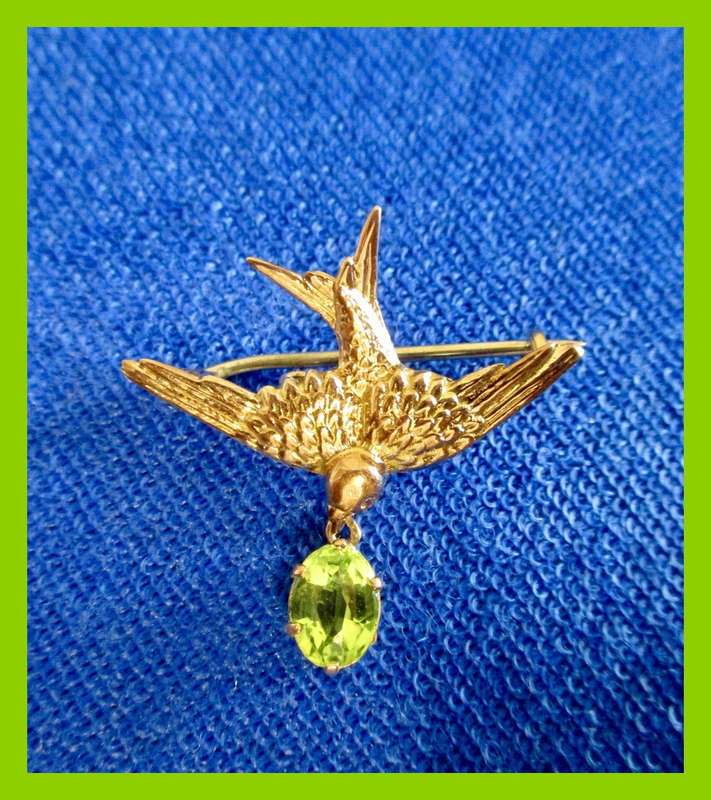 Beautiful 9ct Gold Antique Swallow Brooch With Drop Peridot!