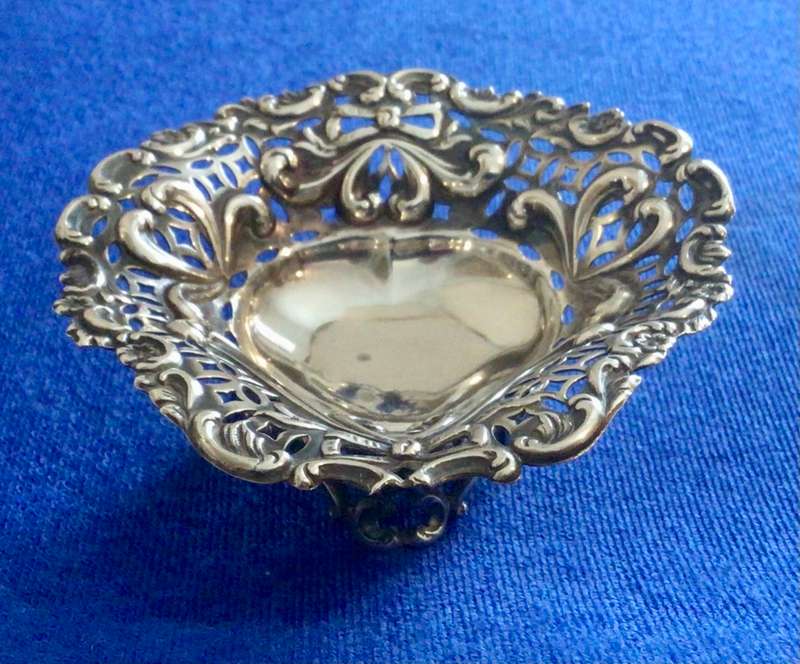 37.7 grams Hallmarked Sterling Silver Jewellery Dish Antique London 1894!