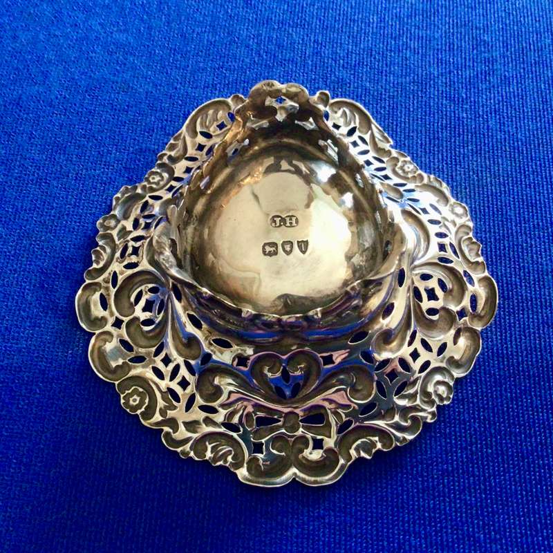 37.7 grams Hallmarked Sterling Silver Jewellery Dish Antique London 1894!