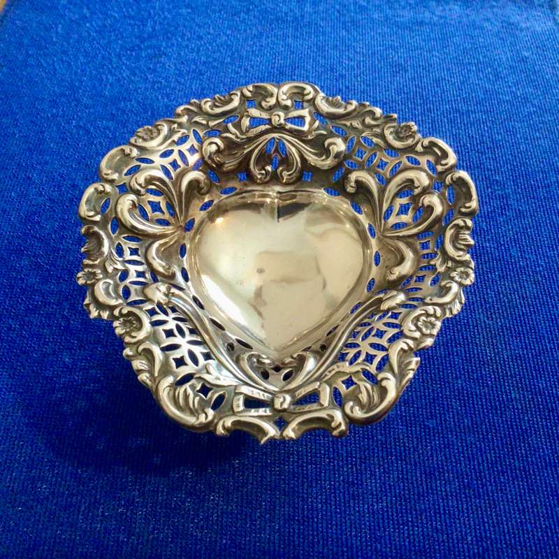 37.7 grams Hallmarked Sterling Silver Jewellery Dish Antique London 1894!