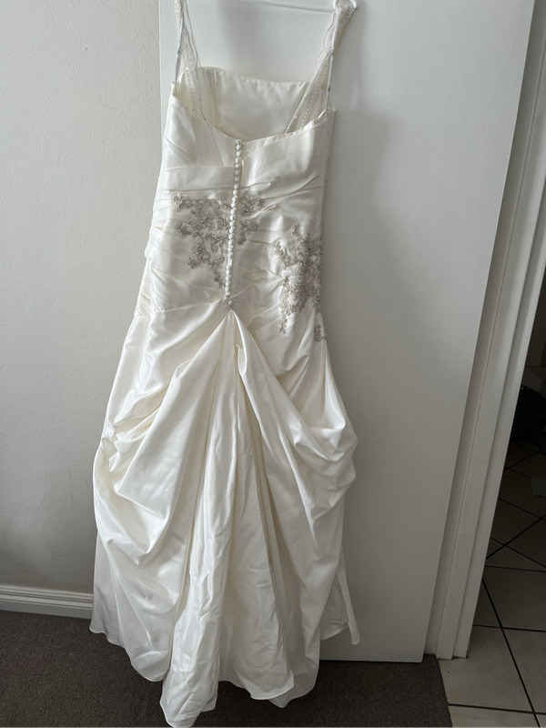 Selling an Elegant Bride & Co. Wedding Dress