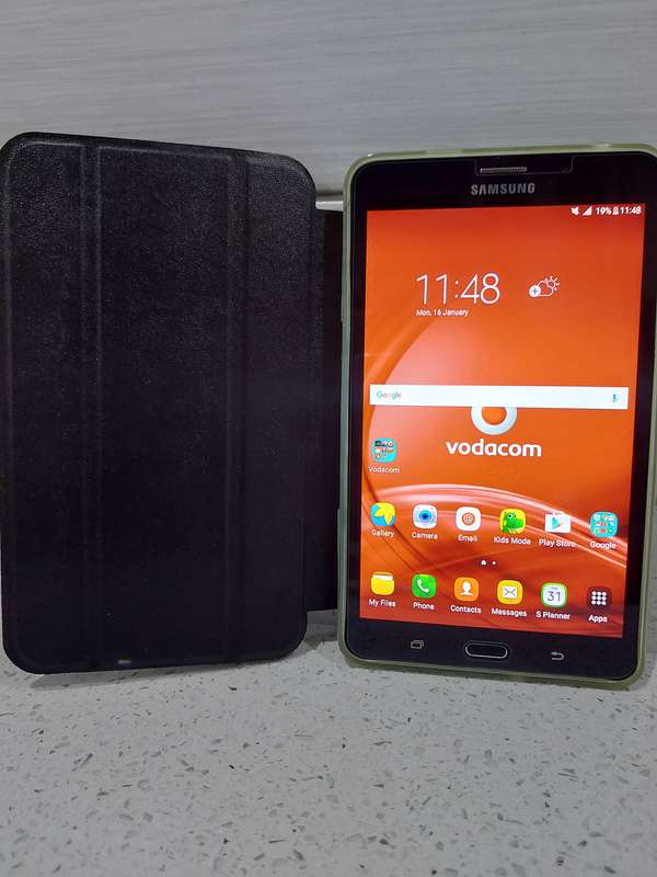 MINT/ORIGINAL SAMSUNG 7 INCH GALAXY TAB A BOXED