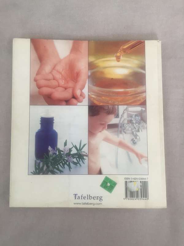 Everybody's Aromatherapy: A Comprehensive guide for all ages - Helen Ranger