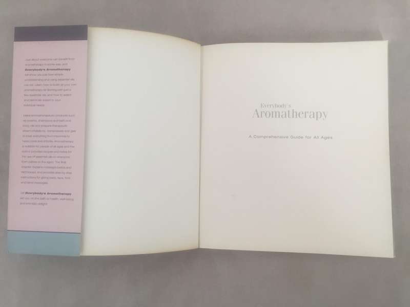 Everybody's Aromatherapy: A Comprehensive guide for all ages - Helen Ranger
