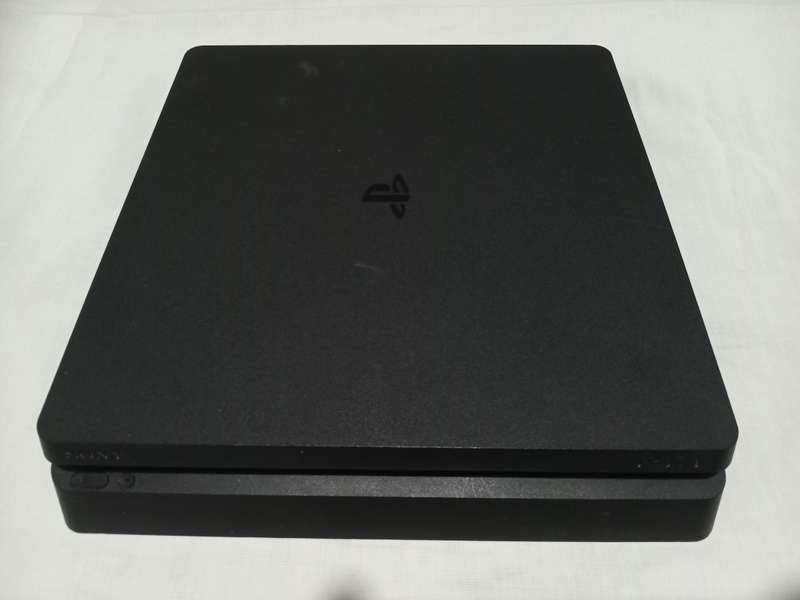 Ps4 + 11 games