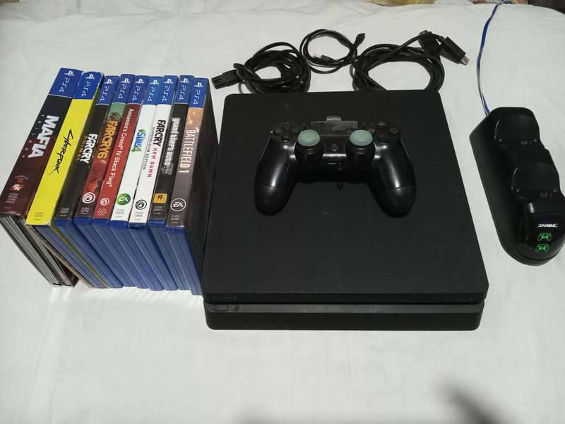 Ps4 + 11 games
