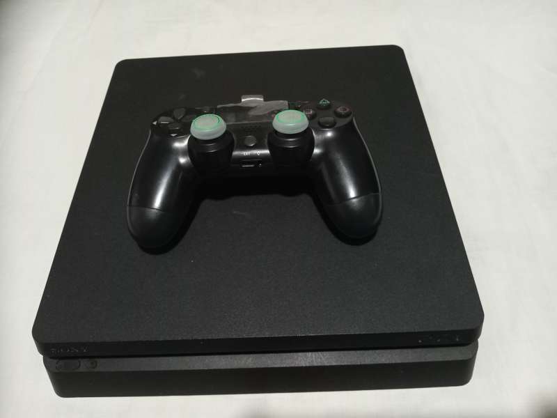 Ps4 + 11 games