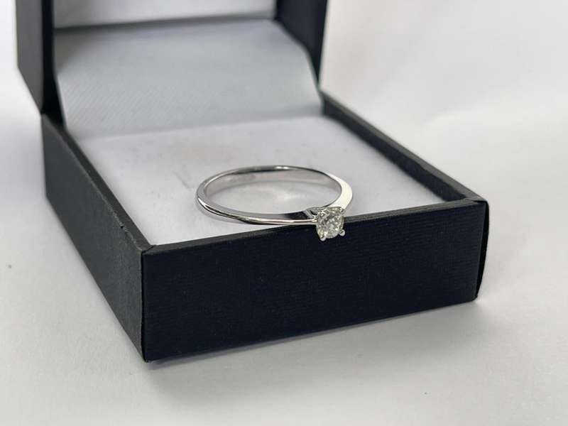 18ct White Gold 0.2110ct Diamond Solitaire - Evaluation R23  000