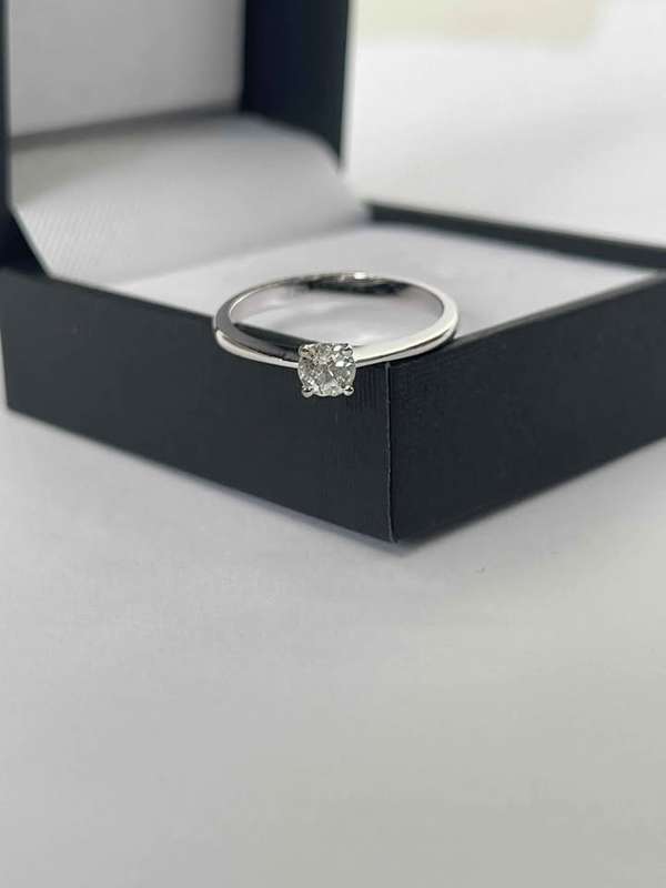 18ct White Gold 0.2910ct Diamond Solitaire Ring- Evaluation R25 500