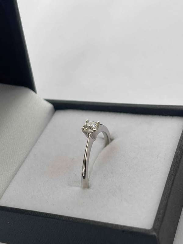 18ct White Gold 0.2910ct Diamond Solitaire Ring- Evaluation R25 500