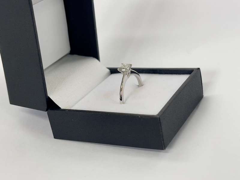 18ct White Gold 0.5250ct Diamond Solitaire Princess cut - Evaluation R38 900