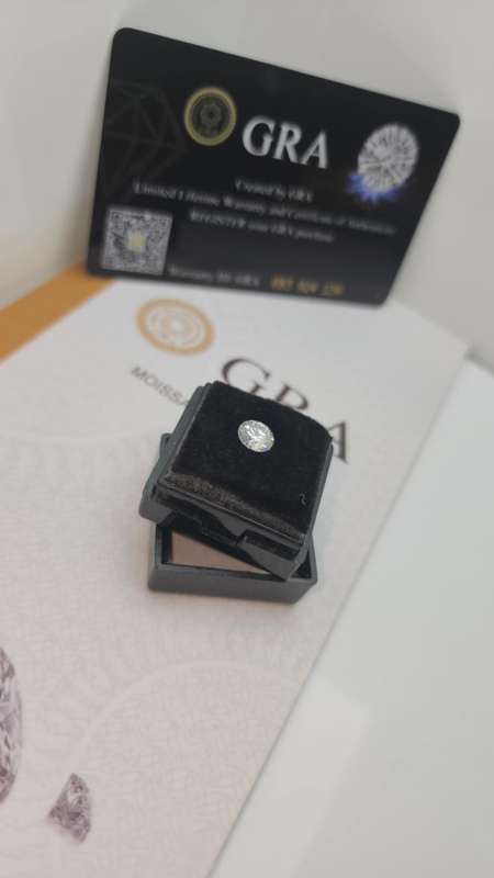 GRA Certified Moissanite !!