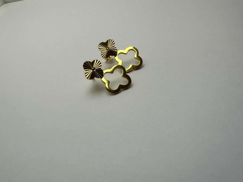 18k Gold Plated Dainty Floral Earrings - Brand New