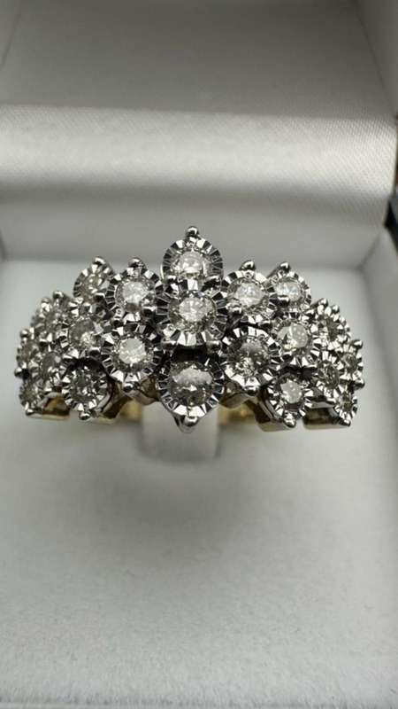 9ct Yellow Gold 0.70ct Diamond Cluster Style Ring - Evaluation R34 600