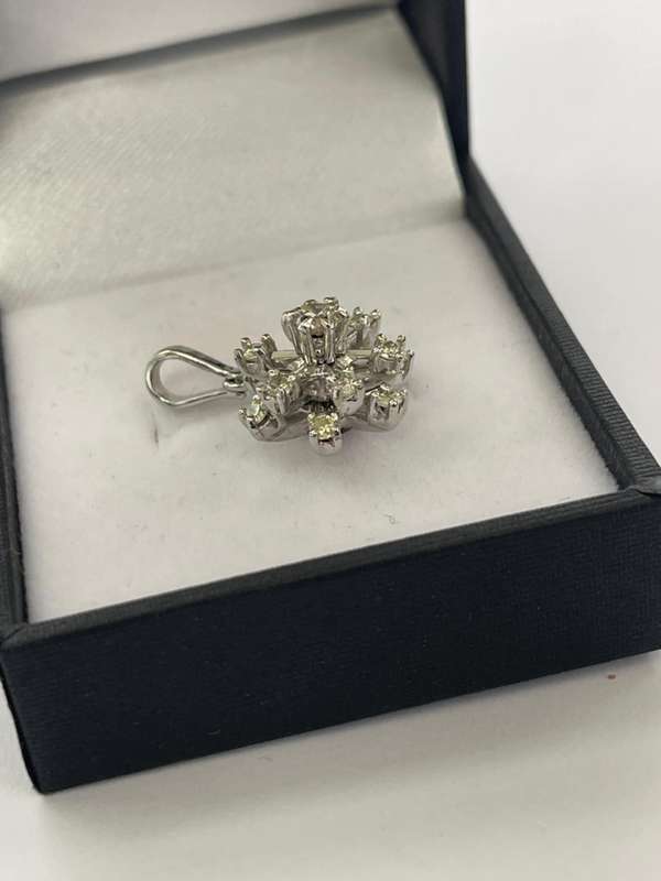 18ct White Gold 0.37ct Diamond Snowflake Pendant- Evaluation R31 940