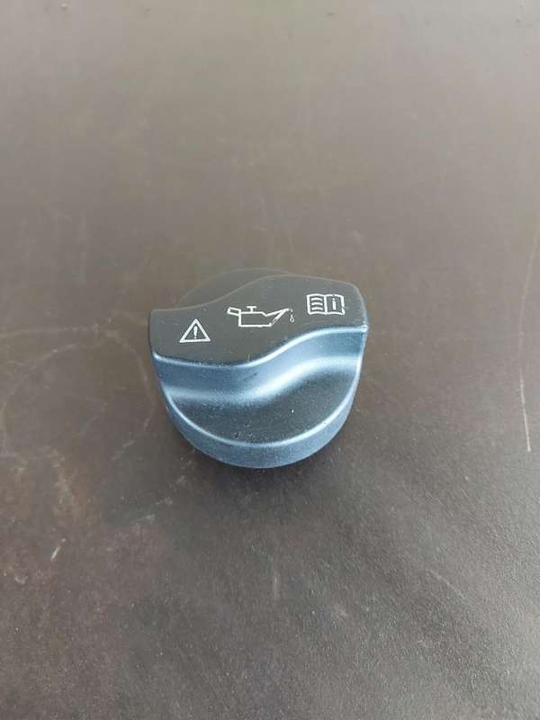 Used Mercedes M271 Oil Cap P/N A0000101585