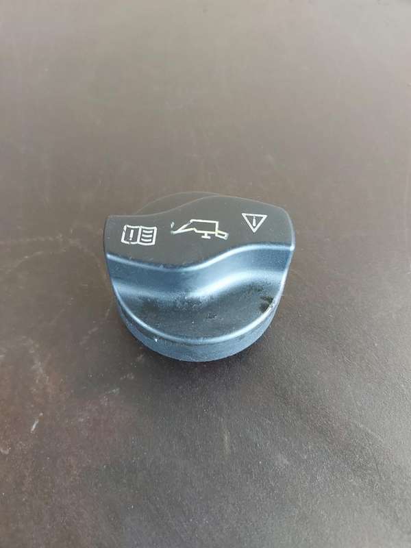 Used Mercedes M271 Oil Cap P/N A0000101585