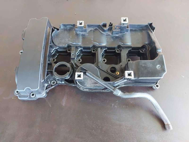 Used Mercedes M271 Tappet cover (PCV valve included) P/N A2710101030