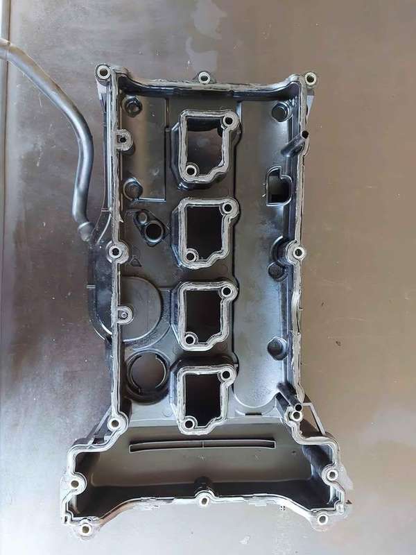 Used Mercedes M271 Tappet cover (PCV valve included) P/N A2710101030
