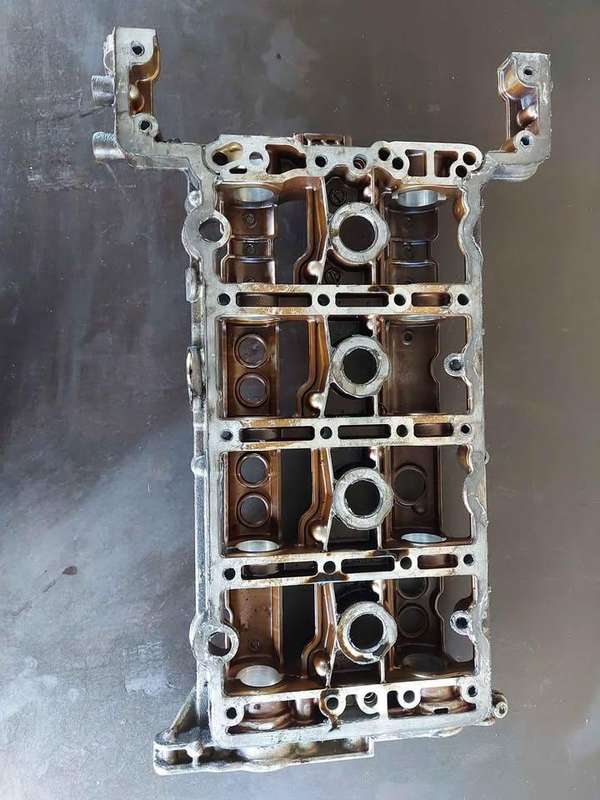 Used Mercedes W203 M271 Camshaft Holder P/N R2710510902