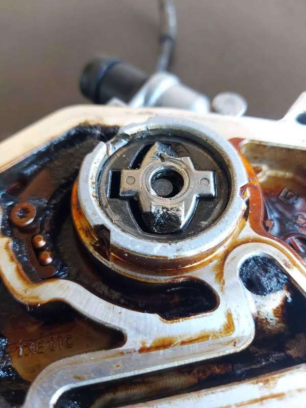 Used Mercedes M274 Vacuum Pump for Spares P/N A2701800901