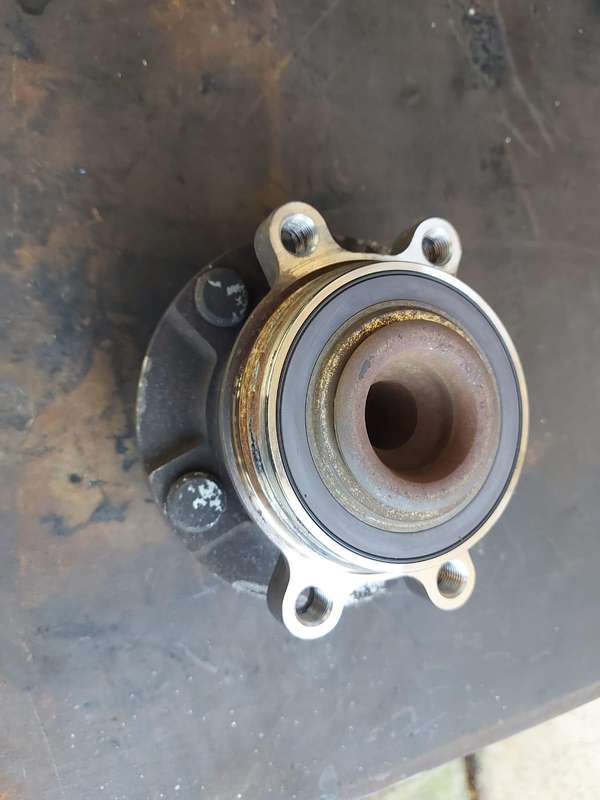 Used Infiniti Q50 Passenger side Wheel bearing Hub