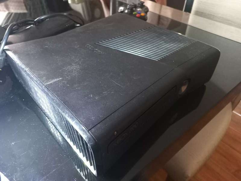 Xbox 360 S Console model 1439 with 2 Controllers