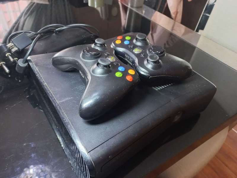 Xbox 360 S Console model 1439 with 2 Controllers