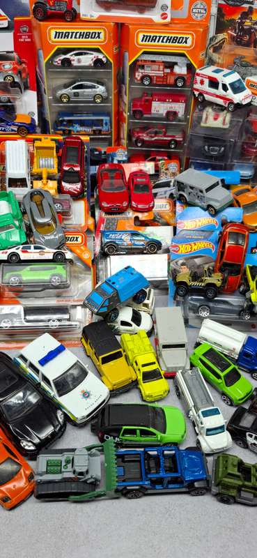 Assortment of  160 Vintage and Newer Matchbox, Hot Wheels and Various Makers Toy Cars
