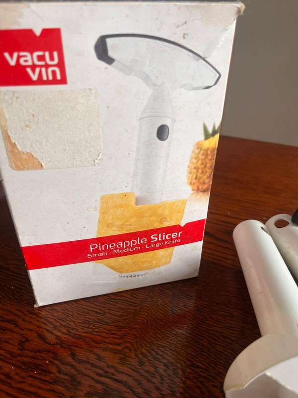 Vacuvin Pineapple Slicer & Corer with Multiple Attachments  Small to Large Sizes