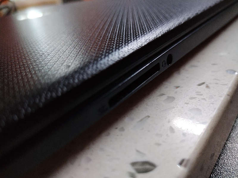 HP 3250u AMD Radon lite Gaming laptop ( Make offer )