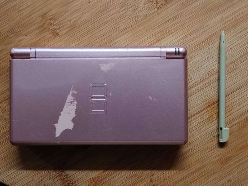 Nintendo Ds lite ( Mario game and USB charger)