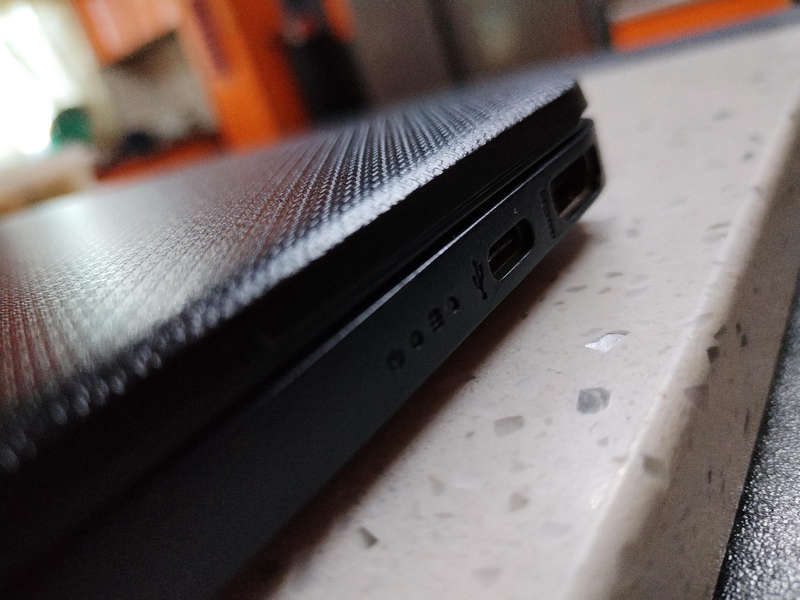 HP 3250u AMD Radon lite Gaming laptop ( Make offer )