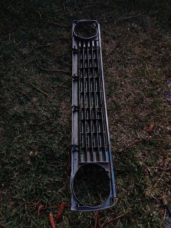 Golf mk2 chrome grill and plastic grill  x2 ( give me offer)