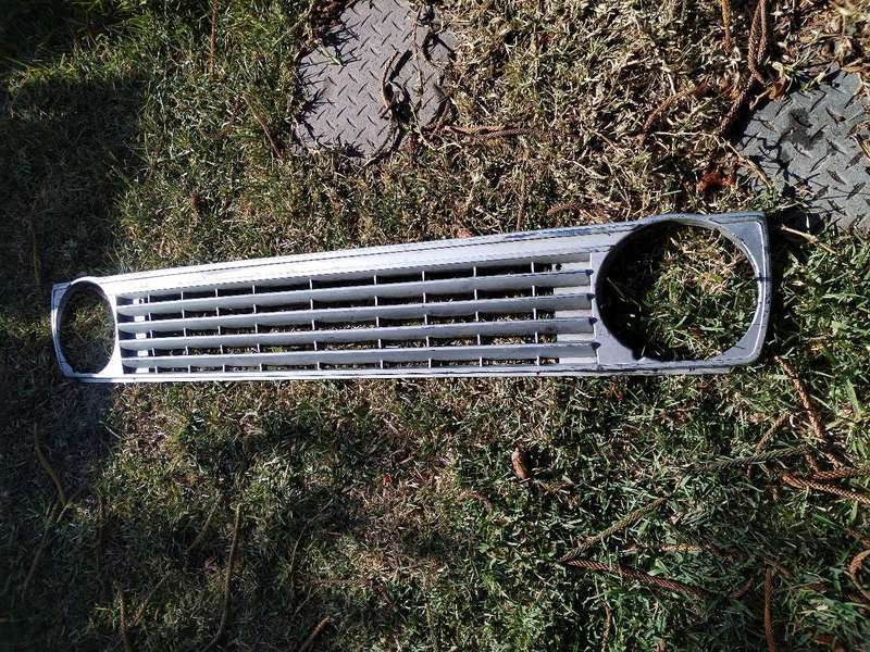 Golf mk2 chrome grill and plastic grill  x2 ( give me offer)