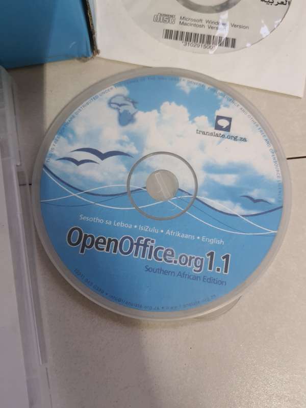 JOB LOT OF COMPUTER SOFTWARE CD'S
