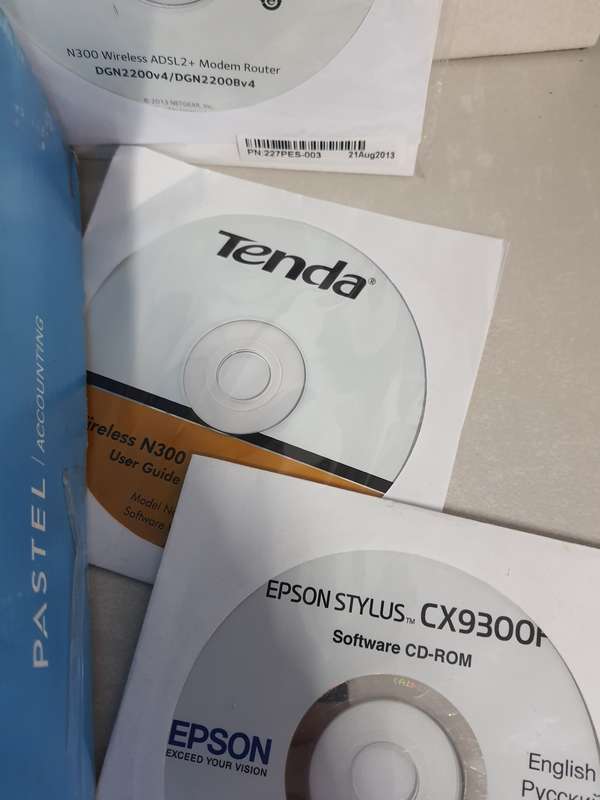 JOB LOT OF COMPUTER SOFTWARE CD'S