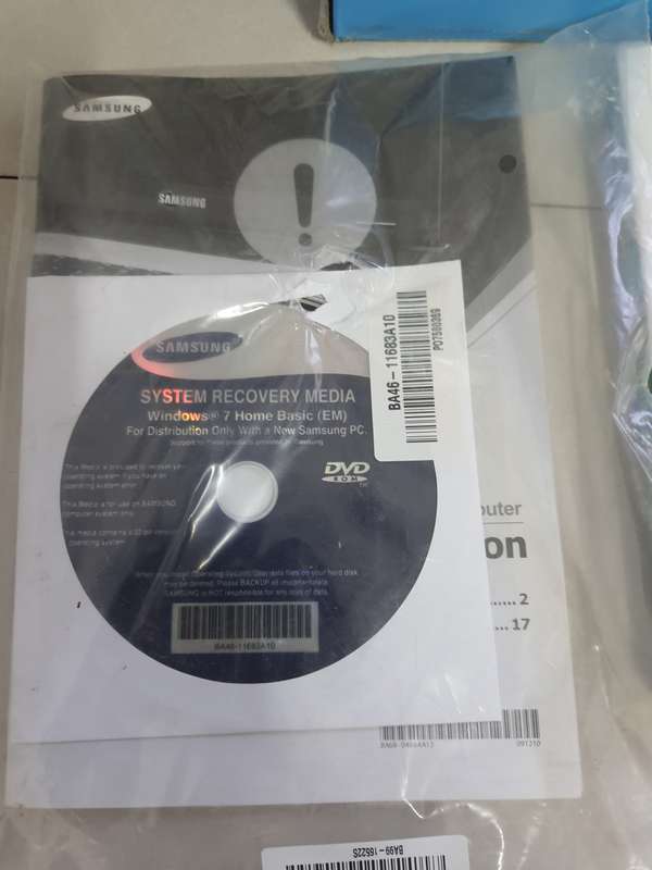 JOB LOT OF COMPUTER SOFTWARE CD'S