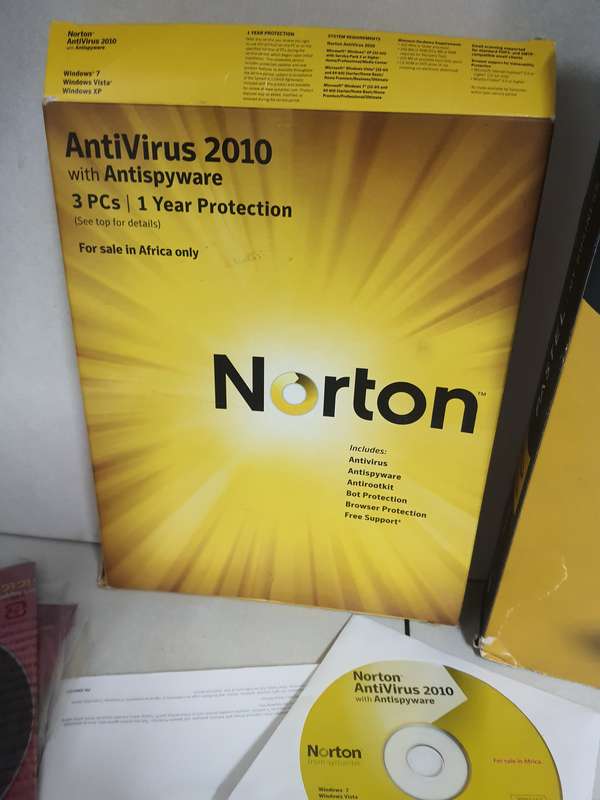 JOB LOT OF COMPUTER SOFTWARE CDS