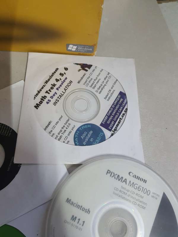 JOB LOT OF COMPUTER SOFTWARE CDS